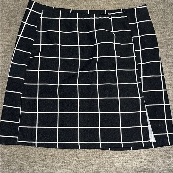 SHEIN Black and White Checkered Skirt Set - Picture 4 of 6